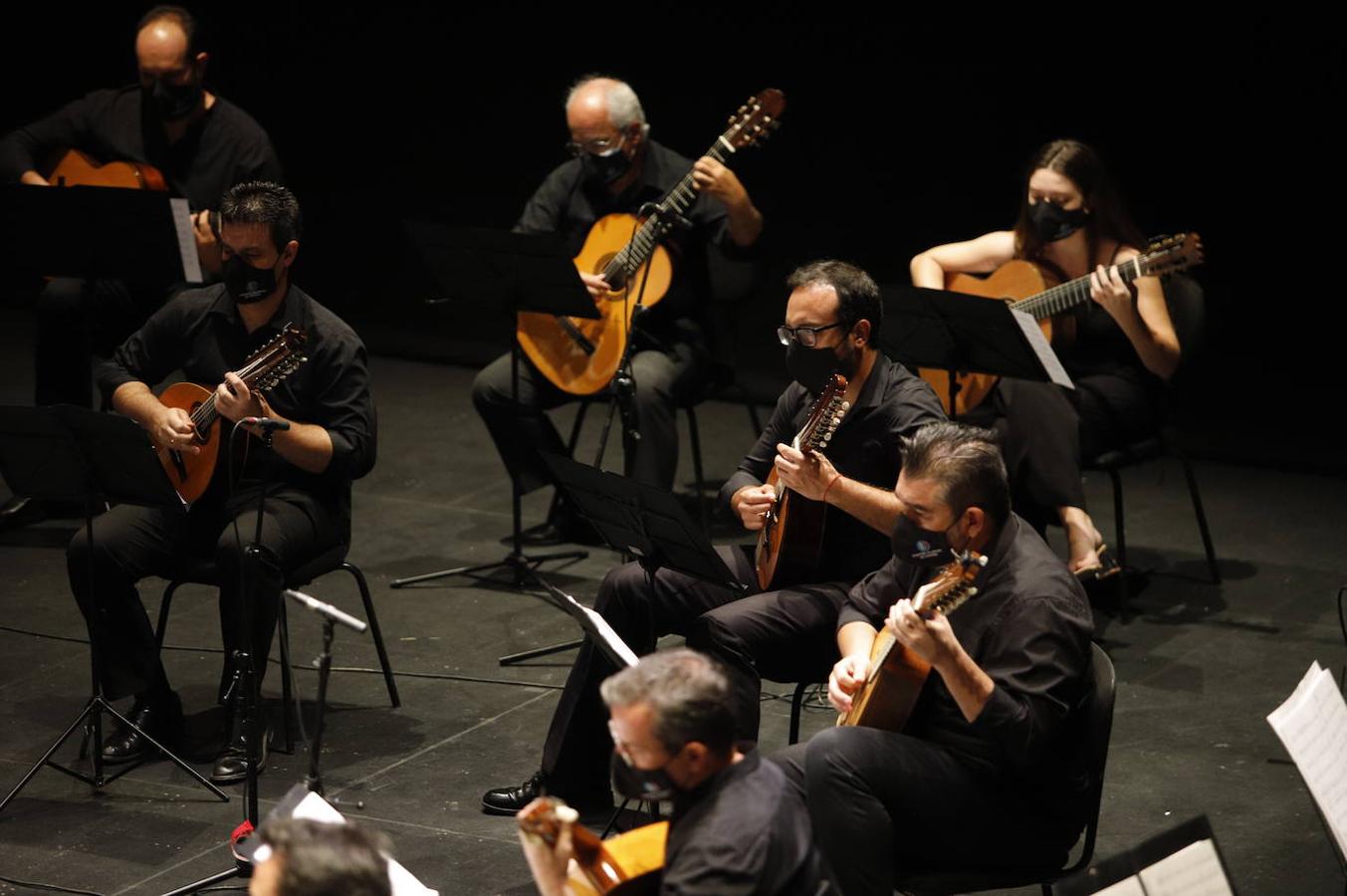 Festival de la Guitarra 2021 | El concierto de Serrano y la Orquesta de Plectro, en imágenes