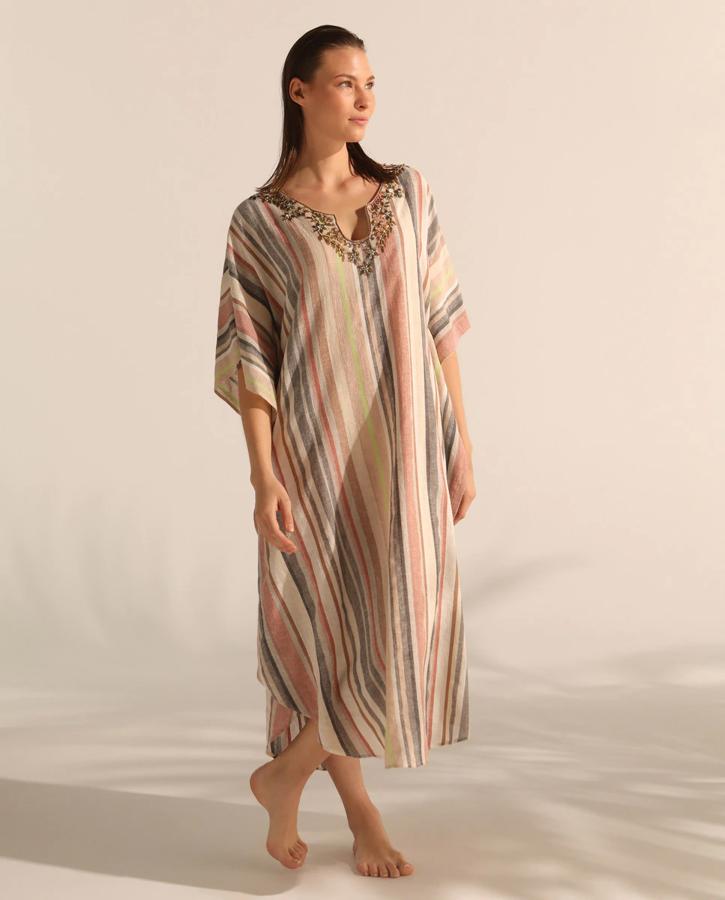 Caftán largo de algodón con franjas multicolor de El Corte Inglés (35,05€). 