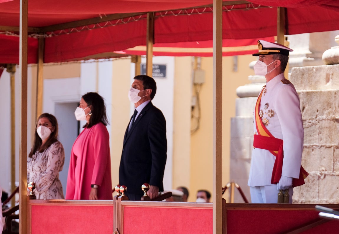 En imágenes: Así ha sido la entrega de despachos a los nuevos suboficiales de la Armada