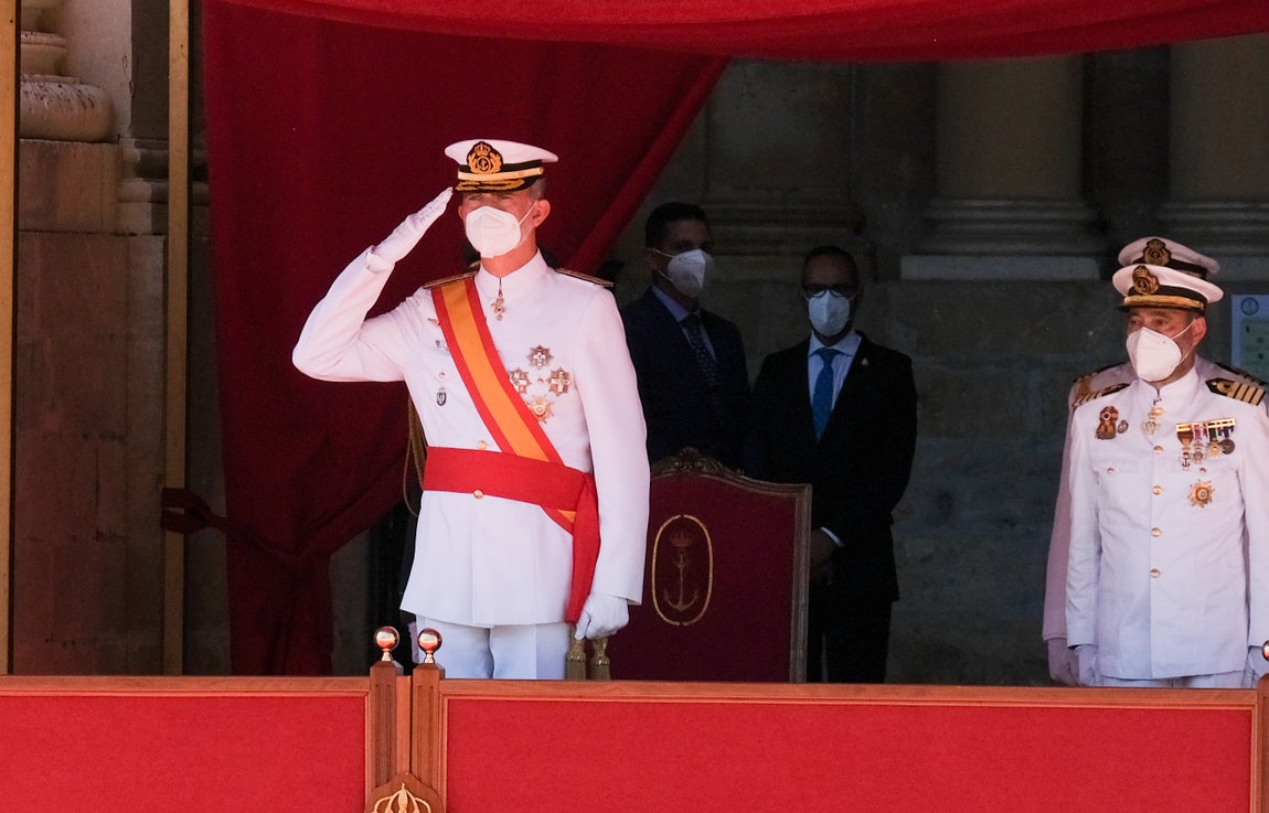 En imágenes: Así ha sido la entrega de despachos a los nuevos suboficiales de la Armada