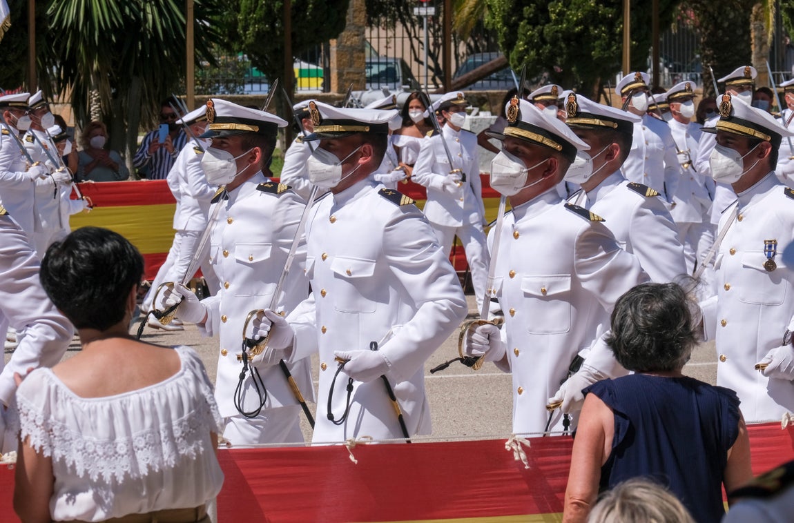 En imágenes: Así ha sido la entrega de despachos a los nuevos suboficiales de la Armada