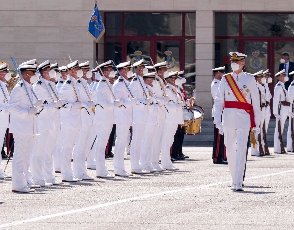 En imágenes: Así ha sido la entrega de despachos a los nuevos suboficiales de la Armada