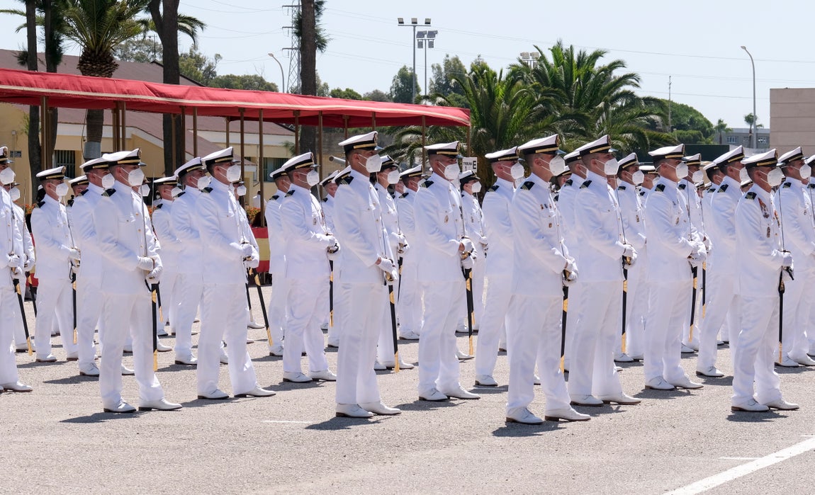 En imágenes: Así ha sido la entrega de despachos a los nuevos suboficiales de la Armada