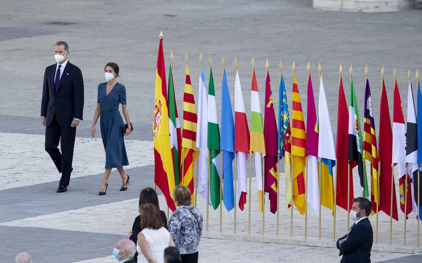 El Rey Felipe VI y la Reina Letizia, a su llegada al acto de homenaje de estado a las víctimas del coronavirus. 