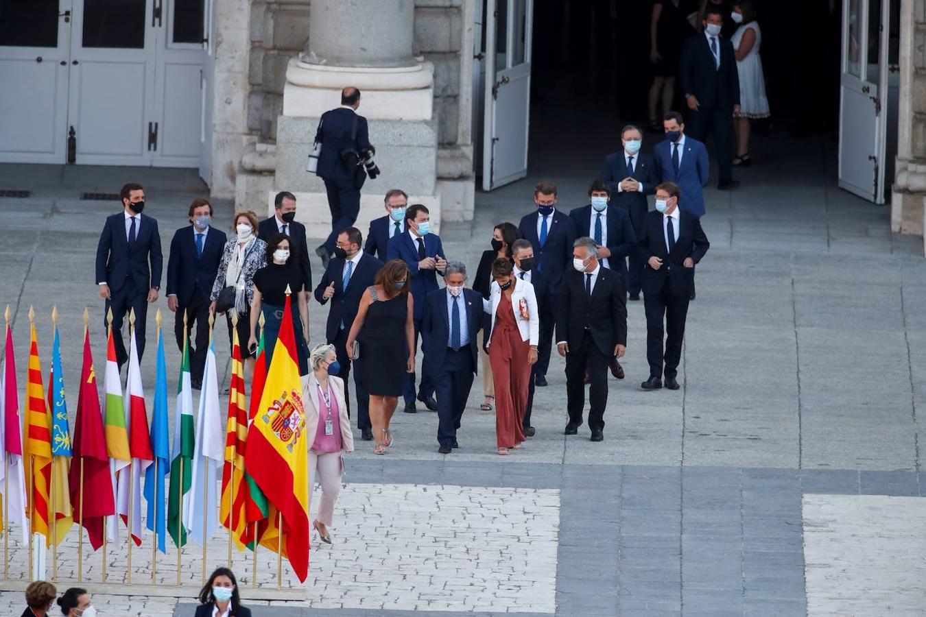 Diversos presidentes autonómicos a su llegada al acto de homenaje de estado a las víctimas de la pandemia. 