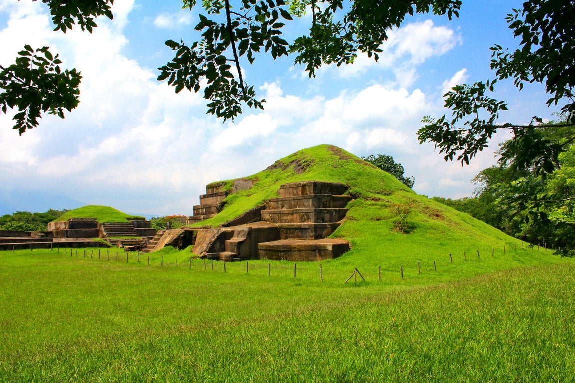Tras el paso del volcán. San Andrés en el Valle de Zapotitán es uno de los restos más importantes de la civilización prehispánica. Las ruinas también fueron parcialmente enterradas por la erupción volcánica de 1658, pero hoy se han excavado secciones, incluidas siete estructuras enigmáticas, como el complejo Acrópolis.