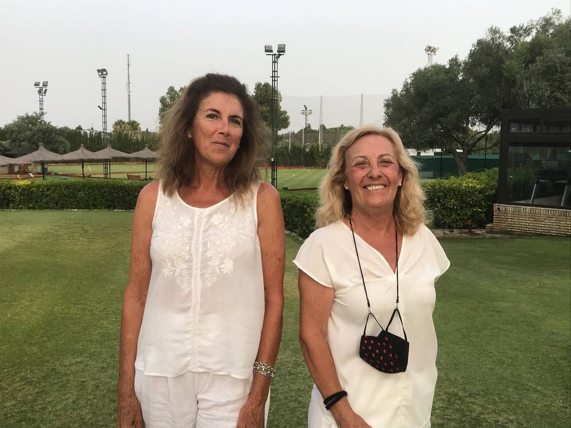 Carmen Barbadillo y Maria Luisa Solís.. 