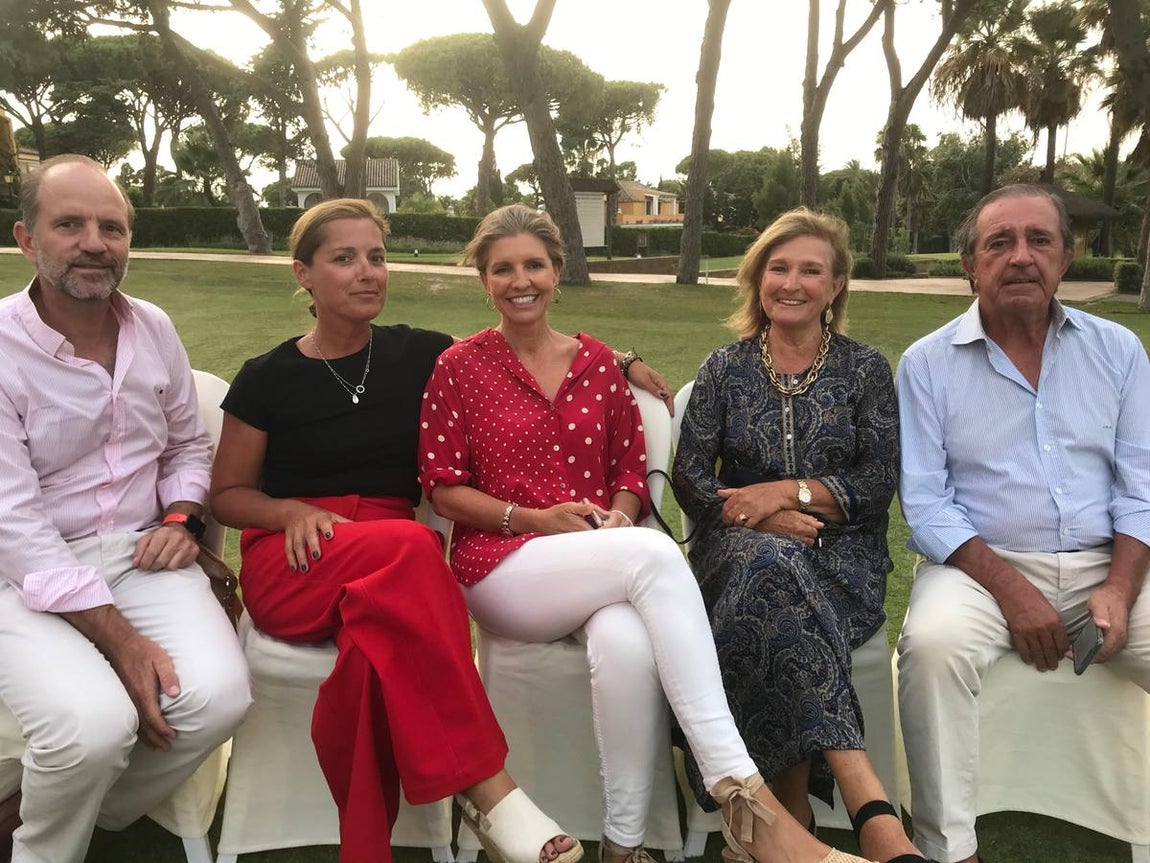 Antonio Esteban Garmendia, Cristina Gárate, María Gárate, María Luisa de las Heras y José María Gárate.. 