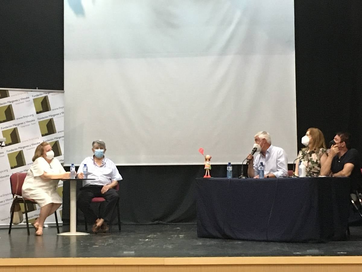 Fotos: Así ha sido el homenaje a la familia de acogida Luna-Cardenete en el colegio San Felipe Neri de Cádiz