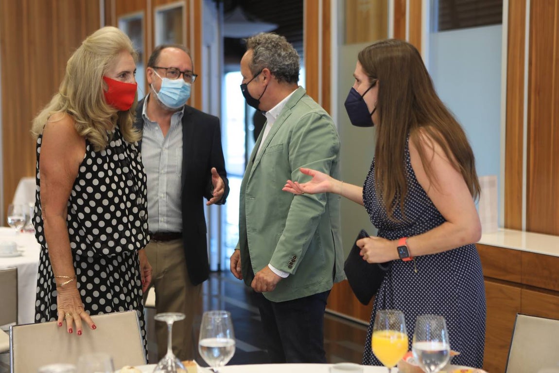 Fotos: Ambiente en la Mirada Económica de La Voz y ABC