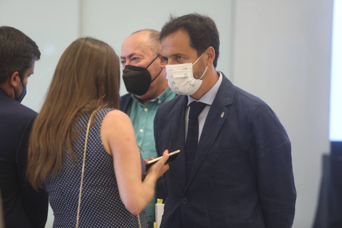 Fotos: Ambiente en la Mirada Económica de La Voz y ABC