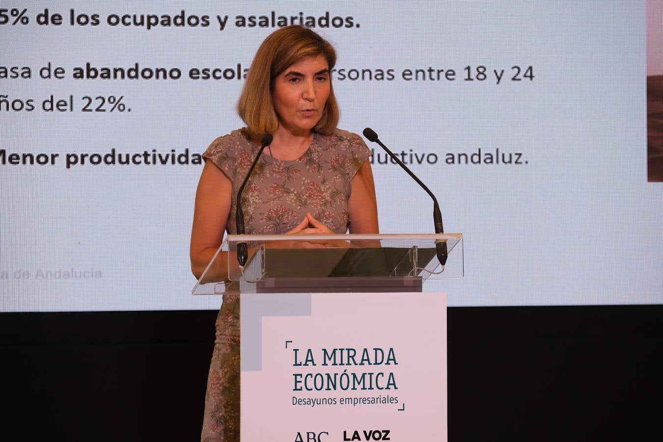 Fotos: La consejera de Empleo, Formación y Trabajo Autónomo de la Junta, en la Mirada Económica