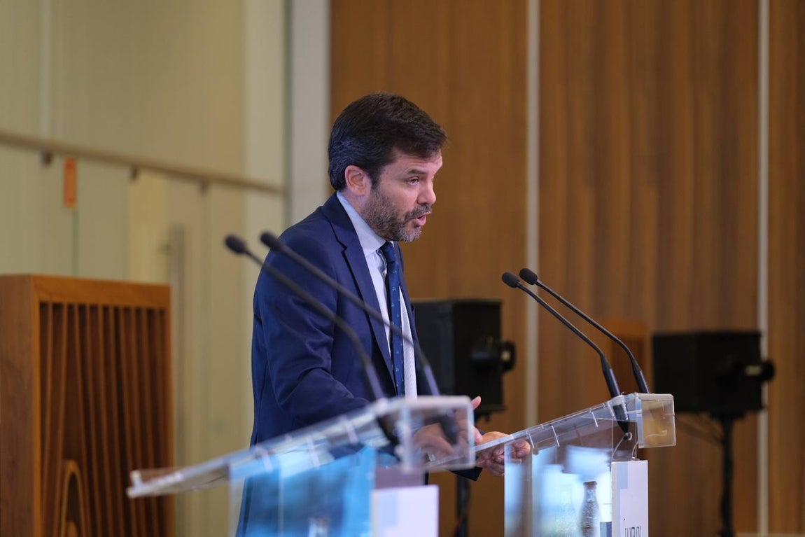 Fotos: La consejera de Empleo, Formación y Trabajo Autónomo de la Junta, en la Mirada Económica