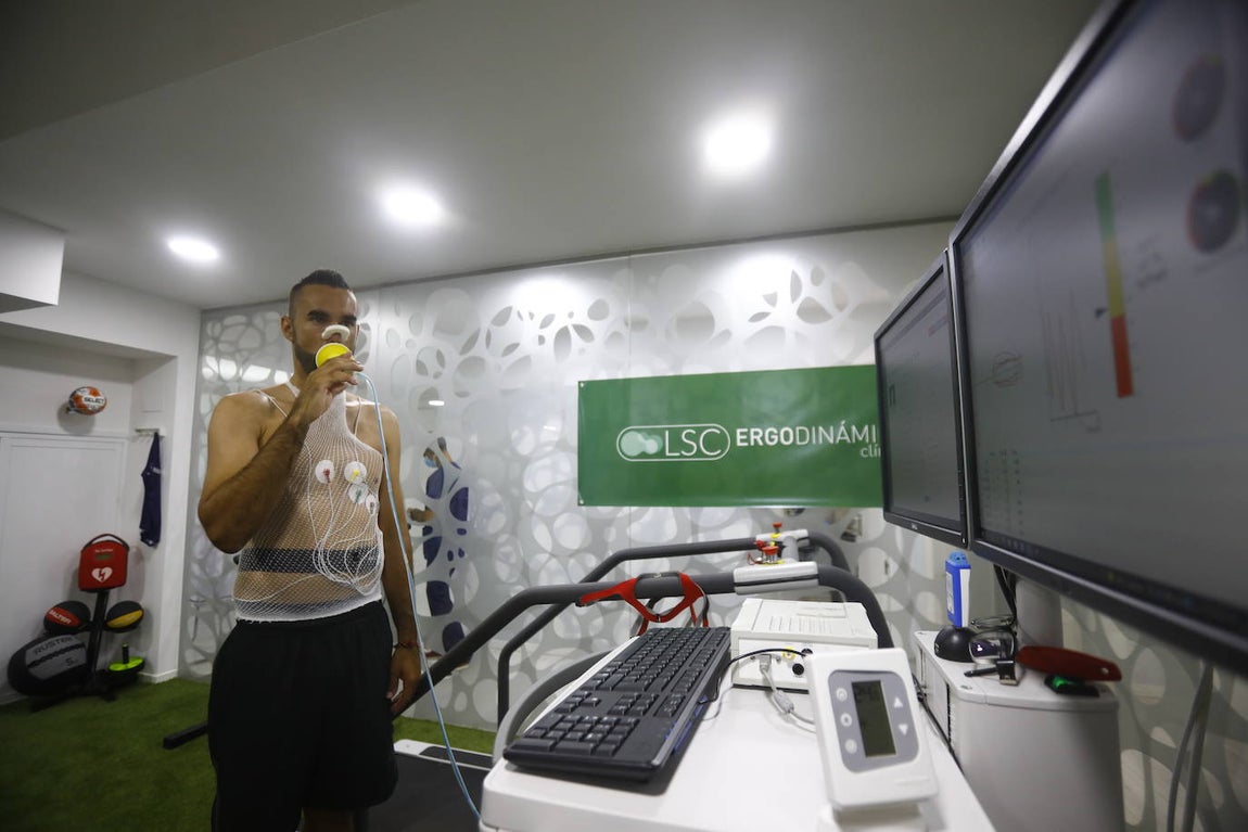 Los reconocimientos médicos de los fichajes del Córdoba CF, en imágenes