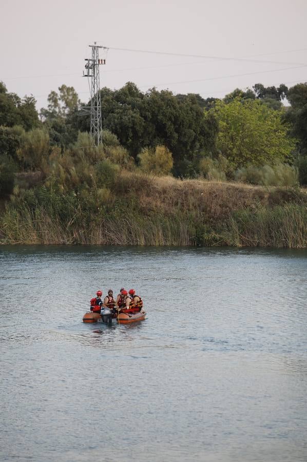 El dispositivo de búsqueda del joven desaparecido en el Lago Azul de Córdoba, en imágenes