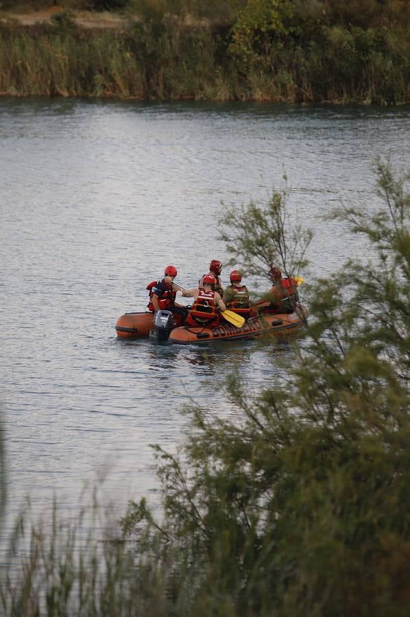 El dispositivo de búsqueda del joven desaparecido en el Lago Azul de Córdoba, en imágenes