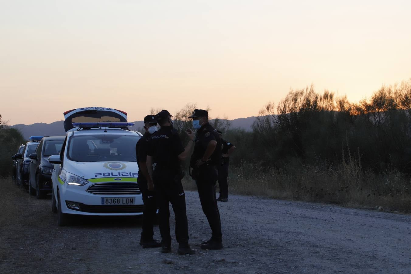 El dispositivo de búsqueda del joven desaparecido en el Lago Azul de Córdoba, en imágenes