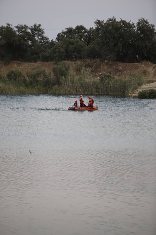 El dispositivo de búsqueda del joven desaparecido en el Lago Azul de Córdoba, en imágenes