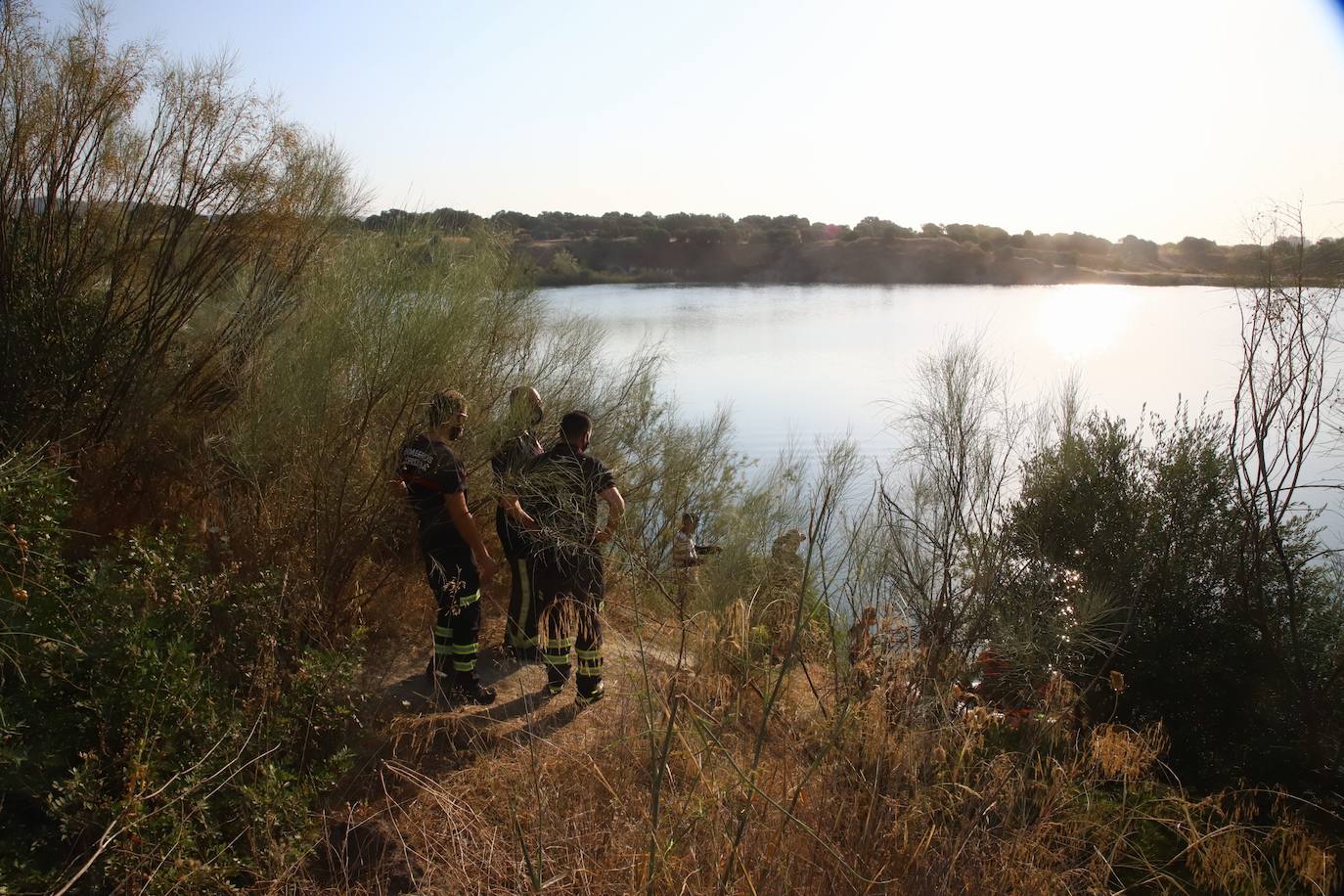 El dispositivo de búsqueda del joven desaparecido en el Lago Azul de Córdoba, en imágenes