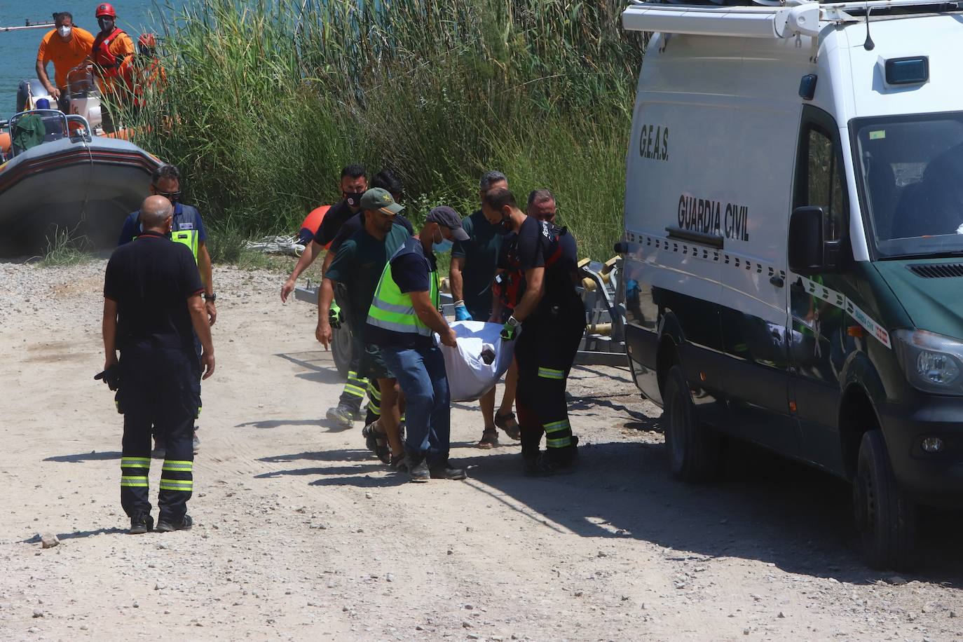 El hallazgo del cuerpo del joven desaparecido en el Lago Azul de Córdoba, en imágenes