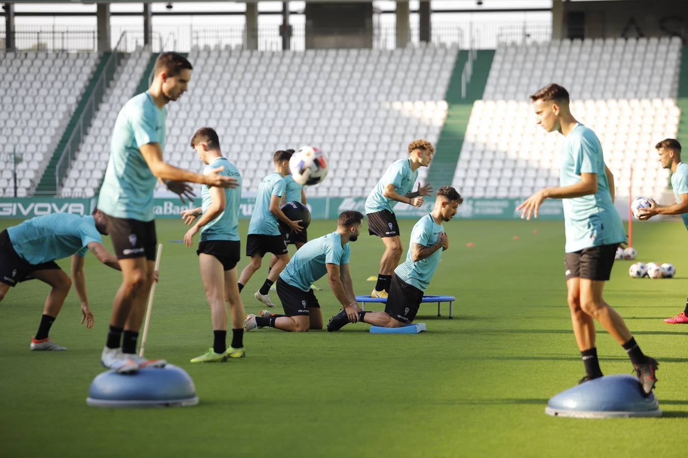 El primer entrenamiento del Córdoba CF, en imágenes