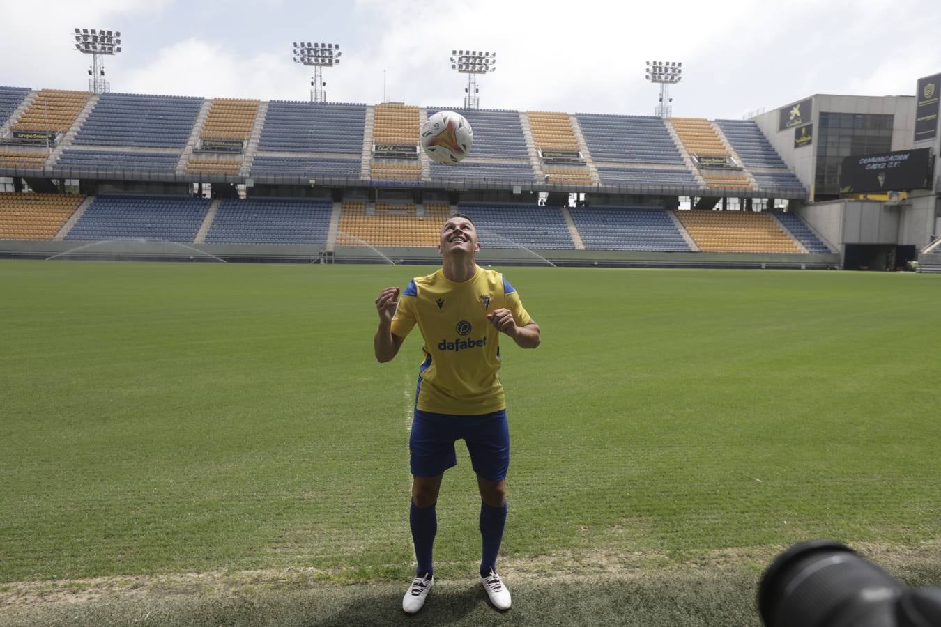 FOTOS Cádiz CF: Presentación de Haroyan y Osmajic, en imágenes