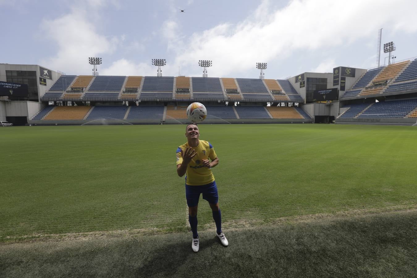 FOTOS Cádiz CF: Presentación de Haroyan y Osmajic, en imágenes