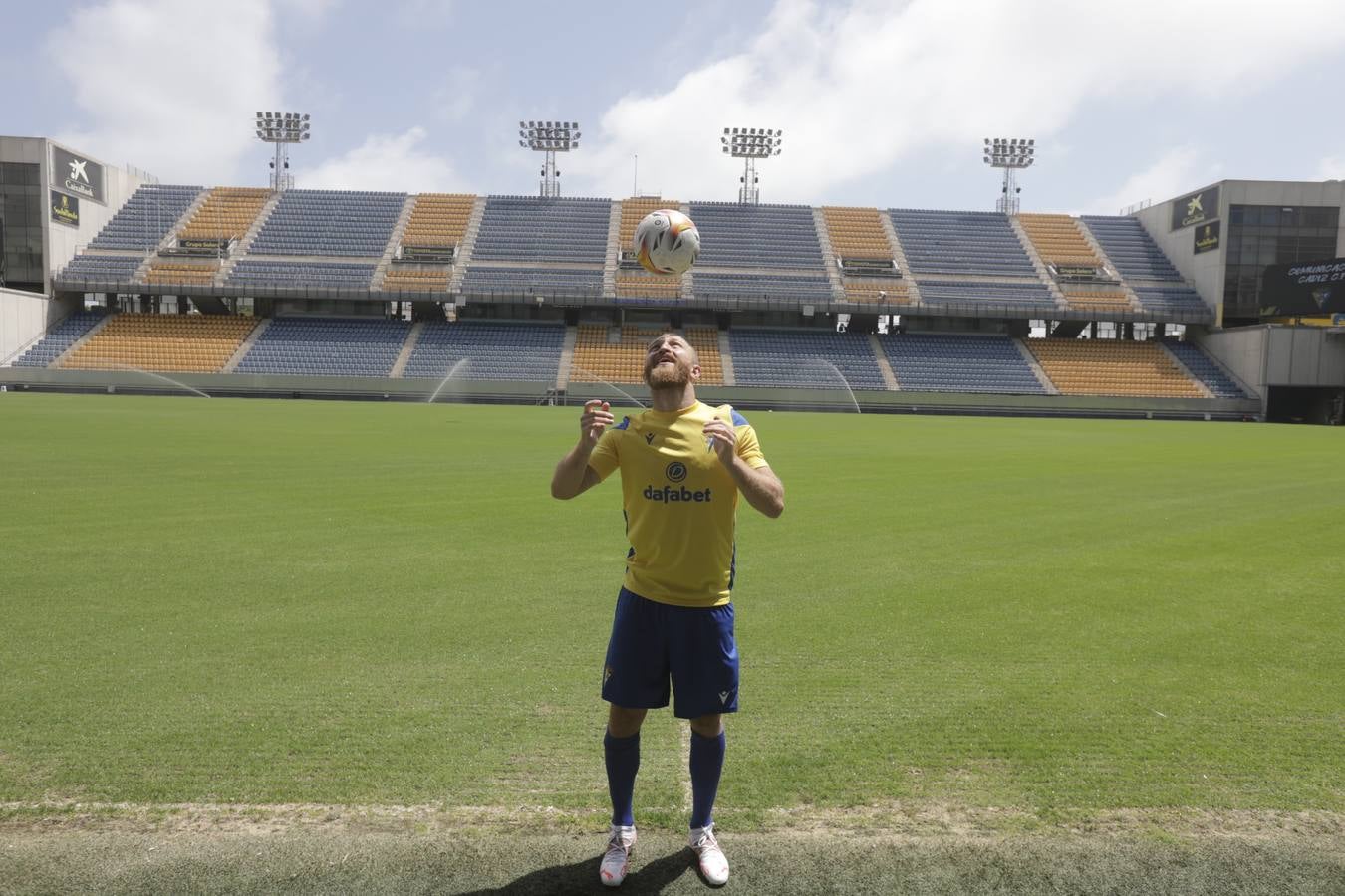 FOTOS Cádiz CF: Presentación de Haroyan y Osmajic, en imágenes