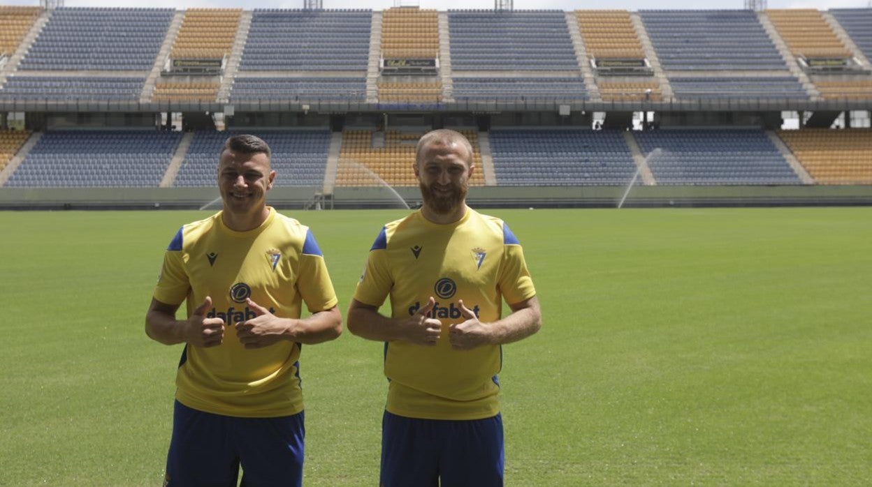 FOTOS Cádiz CF: Presentación de Haroyan y Osmajic, en imágenes