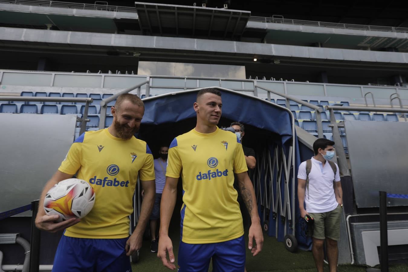 FOTOS Cádiz CF: Presentación de Haroyan y Osmajic, en imágenes