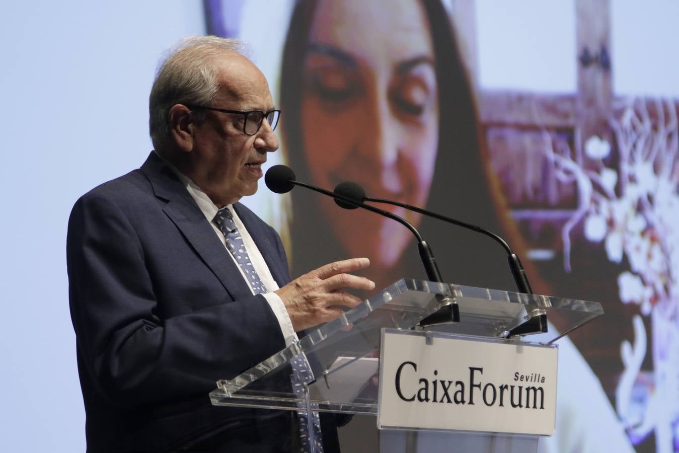 El acto de entrega de los premios Alumni de la US tuvo lugar este martes en el Caixaforum de Sevilla