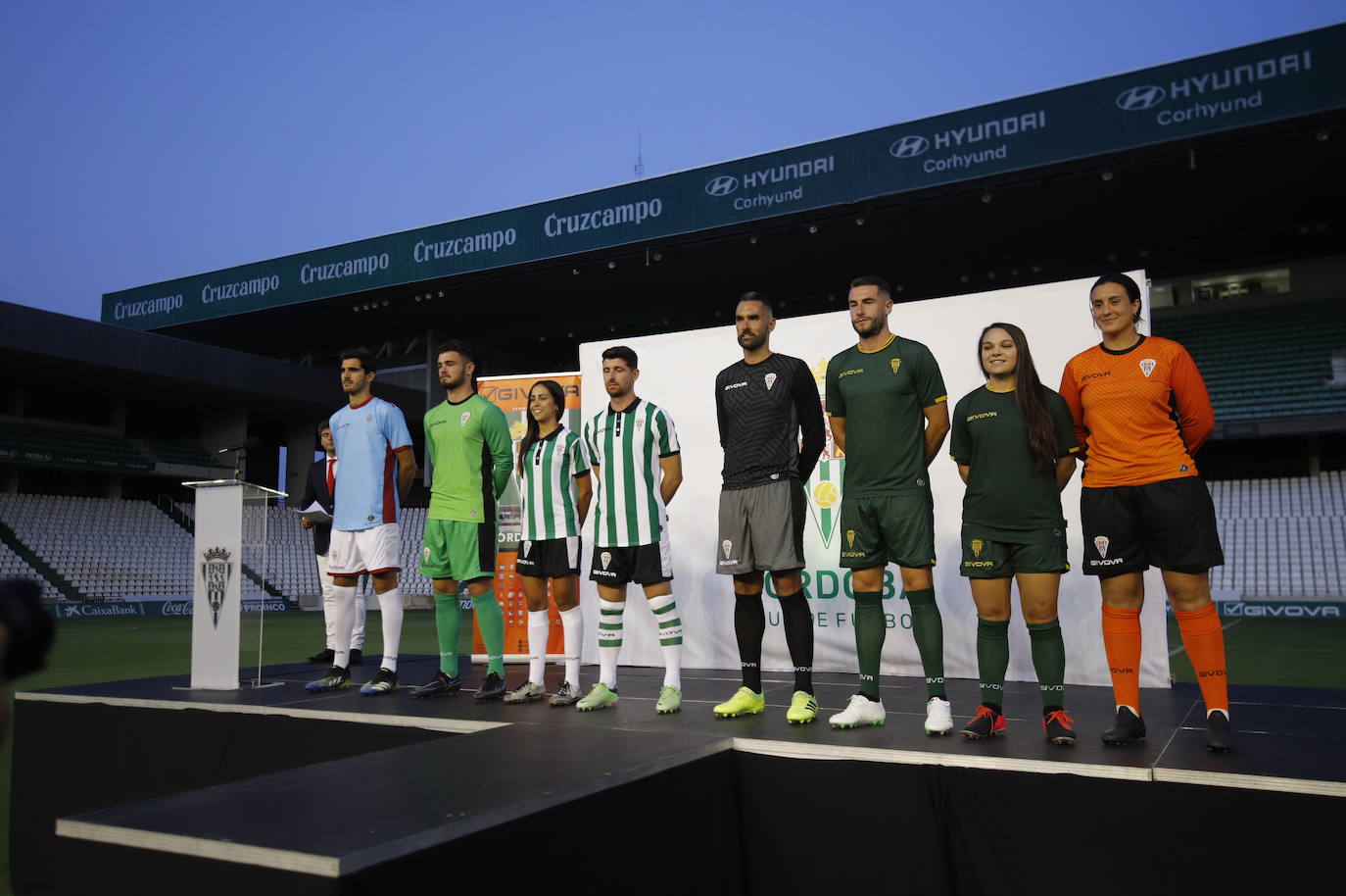 La presentación de las camisetas del Córdoba CF para la temporada 2021-2022, en imágenes