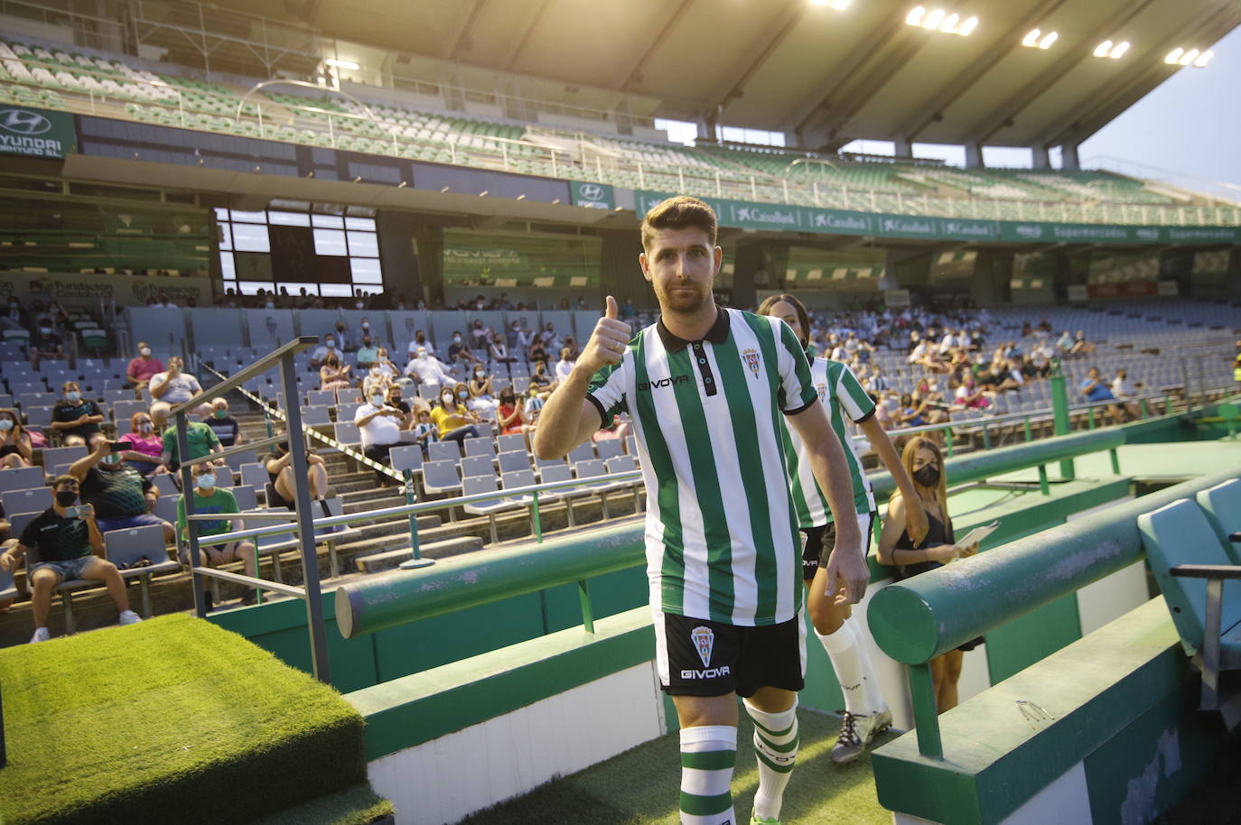 La presentación de las camisetas del Córdoba CF para la temporada 2021-2022, en imágenes