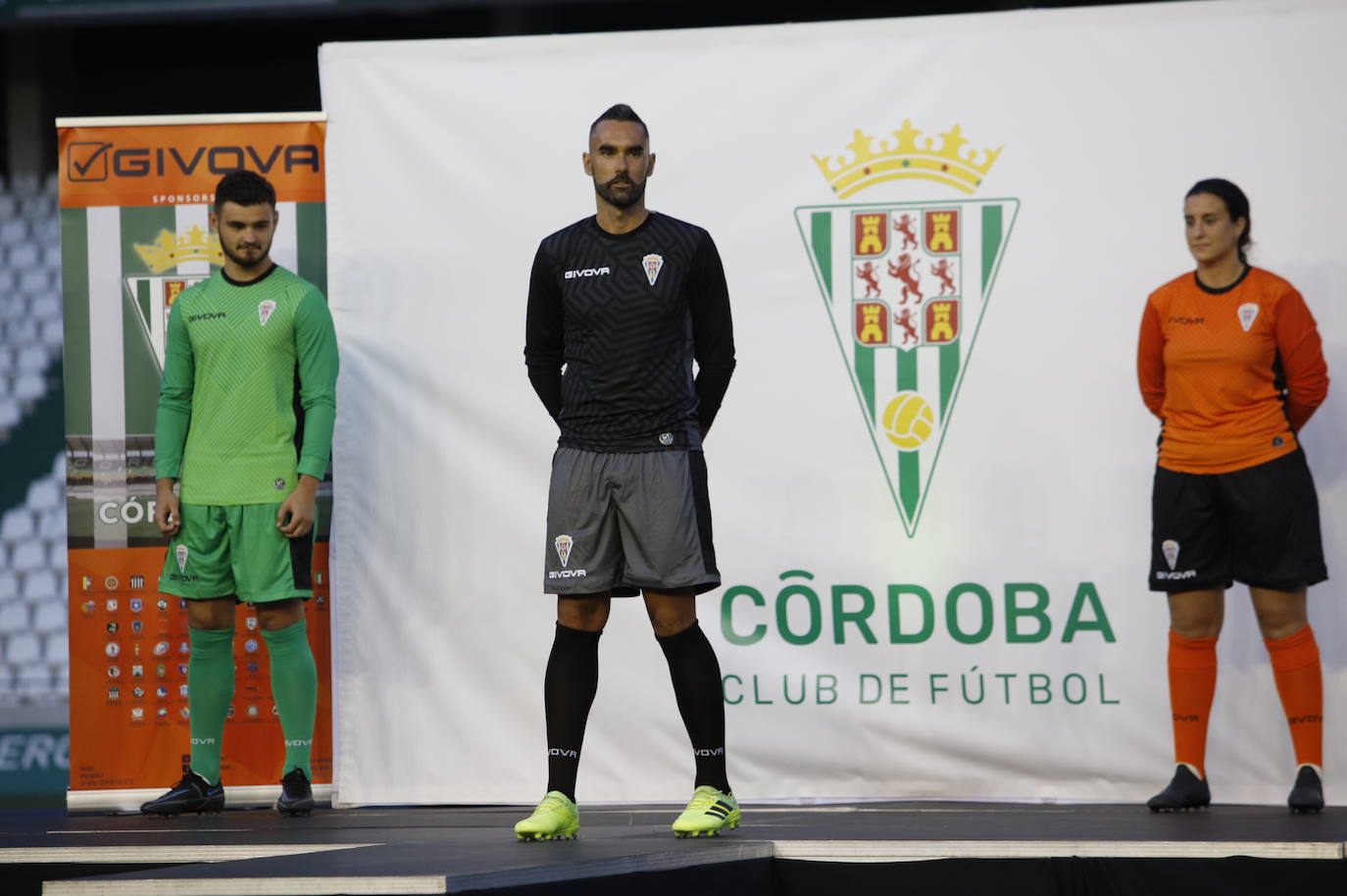 La presentación de las camisetas del Córdoba CF para la temporada 2021-2022, en imágenes