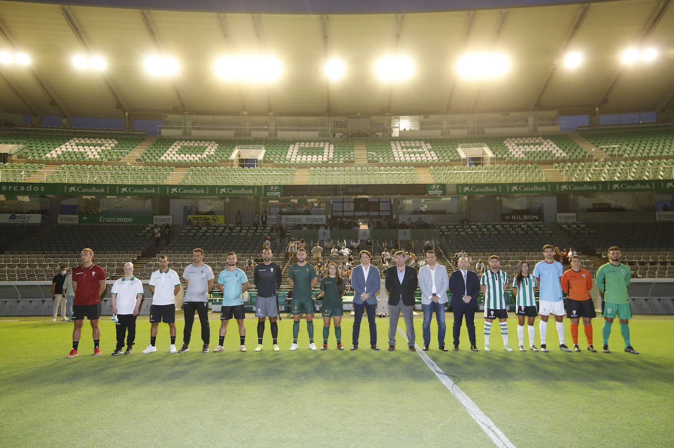 La presentación de las camisetas del Córdoba CF para la temporada 2021-2022, en imágenes