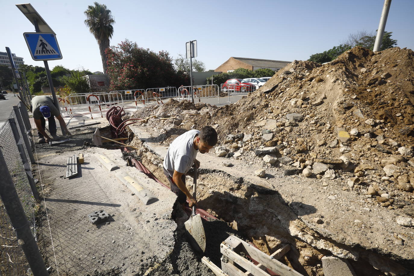 Las obras del aparcamiento del Hospital Reina Sofía de Córdoba, en imágenes