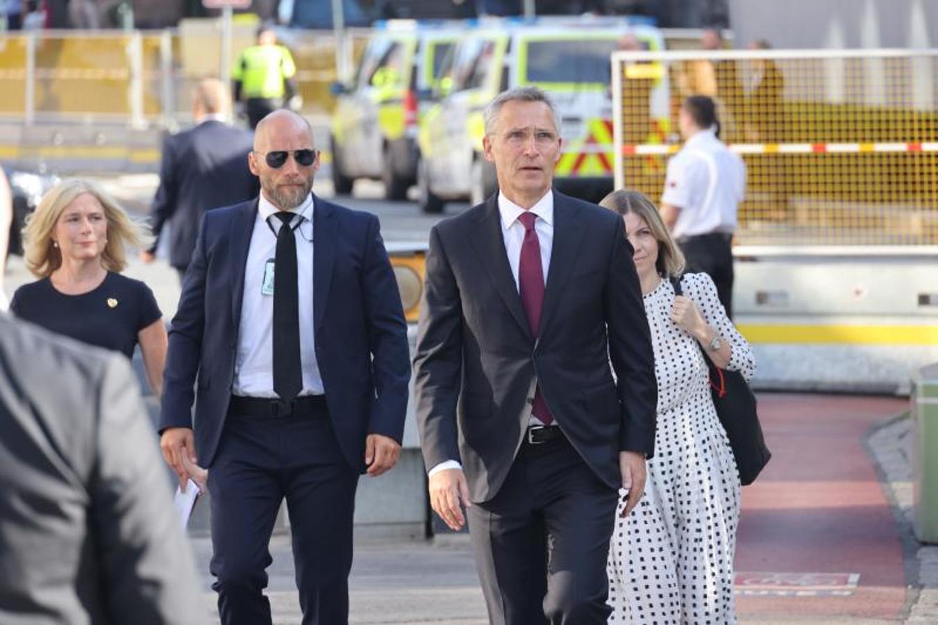 El líder de la OTAN Jens Stoltenberg llega para el funeral en el Barrio del Gobierno en Oslo, Noruega, 10 años después del ataque terrorista del 22 de julio de 2011. 