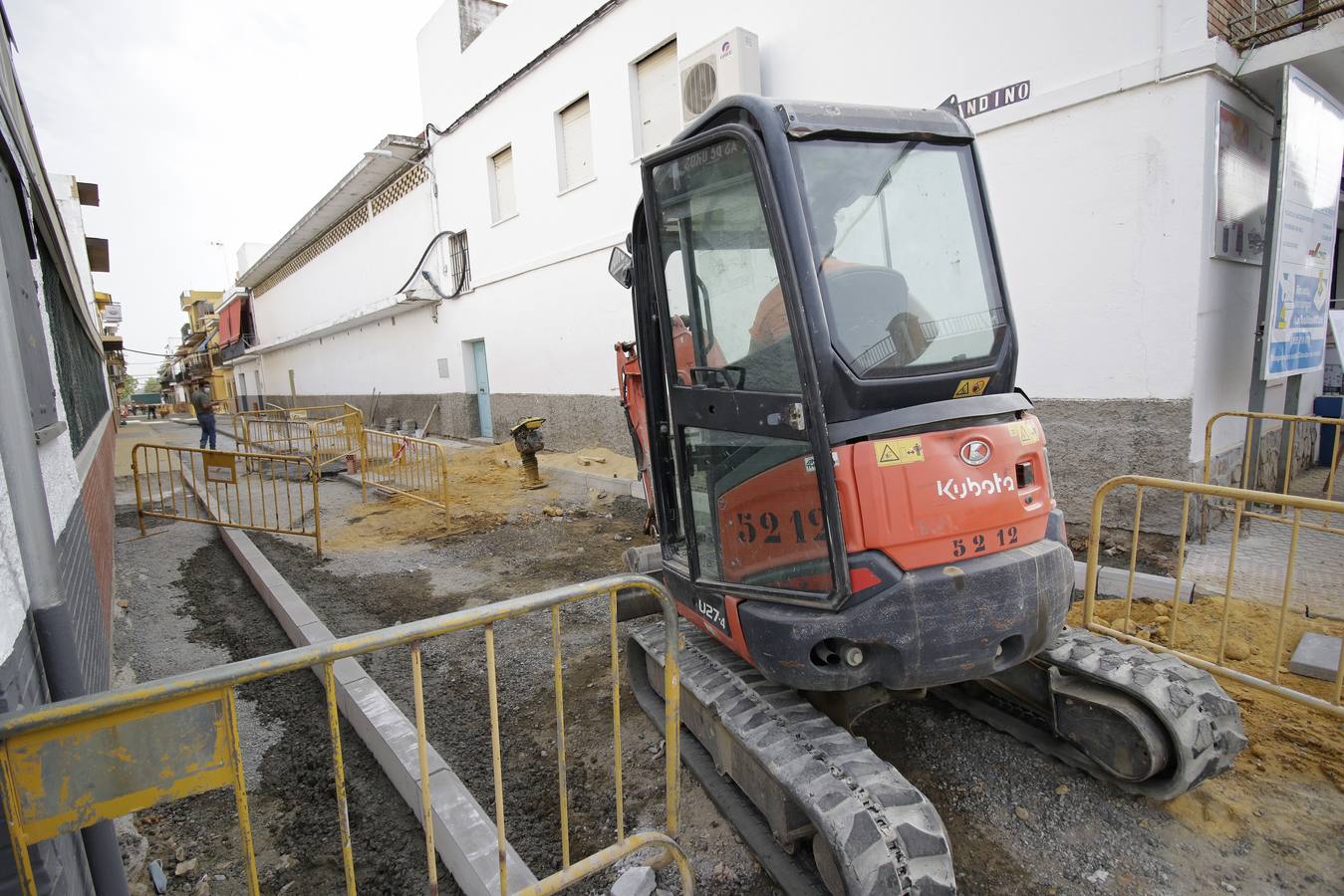 El alcalde de Sevilla visita las obras de Torreblanca