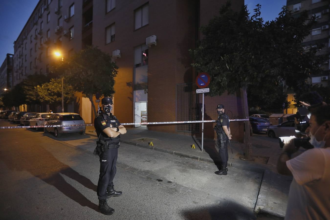 Así abatió la Policía Local de Sevilla a un atracador en un supermercado en Amate