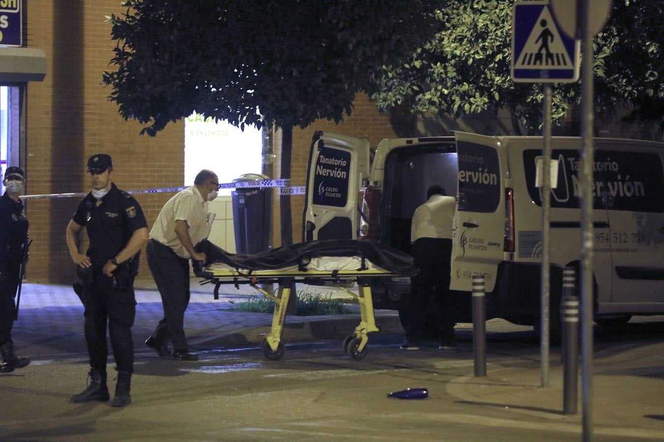 Así abatió la Policía Local de Sevilla a un atracador en un supermercado en Amate