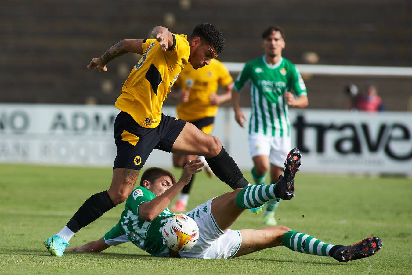 Más de 2.000 seguidores apoyaron al Betis en La Línea