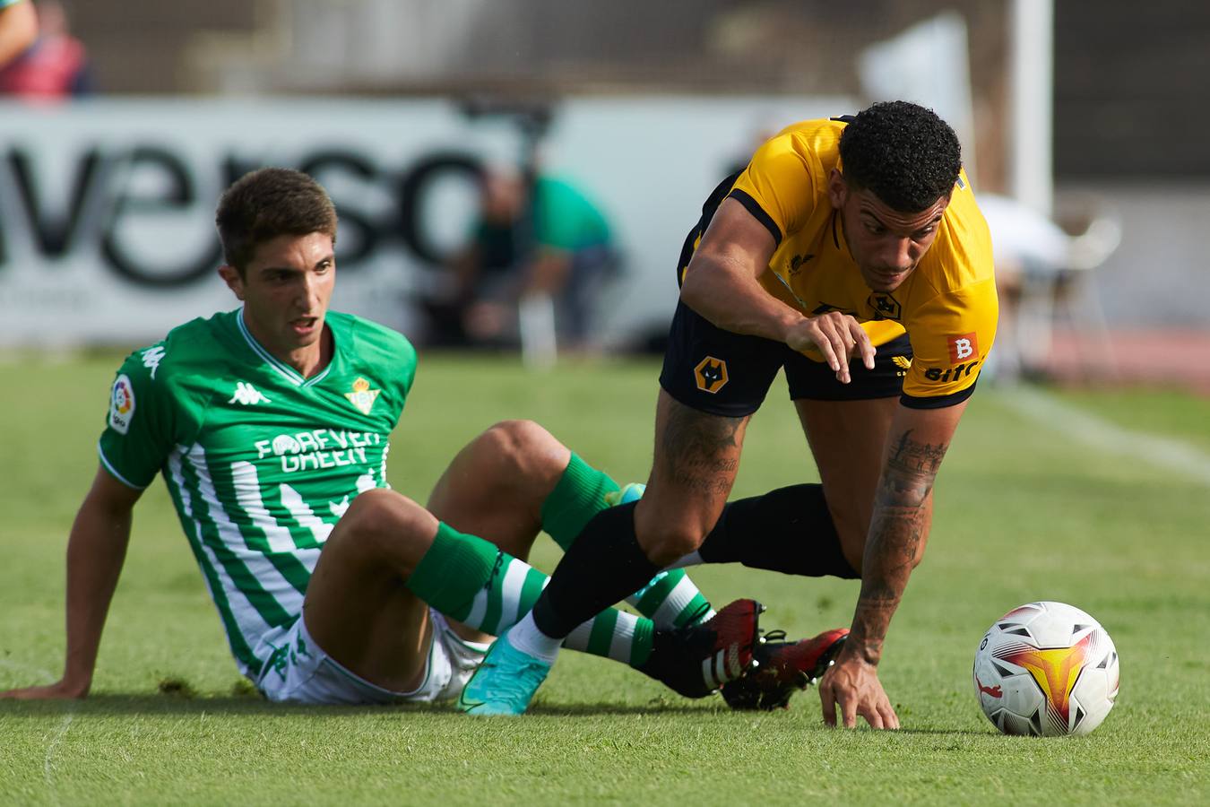 Más de 2.000 seguidores apoyaron al Betis en La Línea