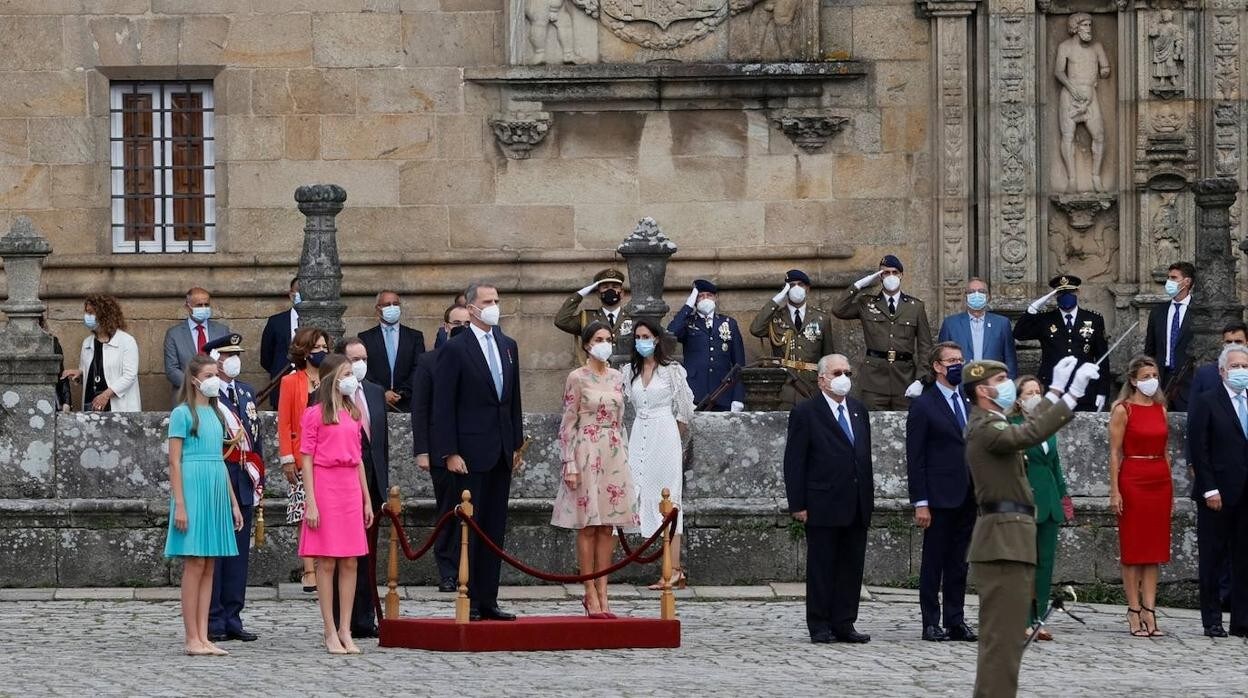 Los Reyes, la Princesa y la Infanta presiden la ofrenda al Apóstol Santiago