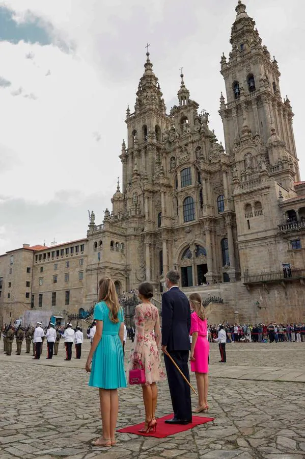 El Rey ha hecho hincapié en que, por primera vez, a la Reina y a él les acompañan la Princesa de Asturias y la Infanta Sofía en esta tradición. 