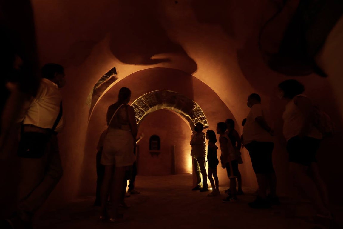 FOTOS: La Cueva del Pájaro Azul reabre sus puertas en Cádiz