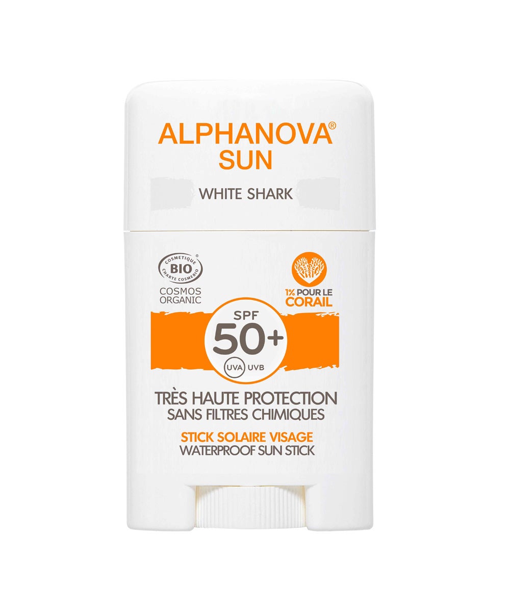 Stick Protector solar blanco factor 50 + de Alphanova. Protección solar bio, 100% natural,
				sin parabenos, conservantes químicos ni óxido de zinc. El Stick
				Protector solar blanco factor 50 + de Alphanova (19,85 €) destaca
				por su fórmula hipoalergénica, sin perfume, testada bajo control
				dermatológico, que es ideal para todas las pieles, incluidas las
				sensibles. Resistente al agua, es una crema solar respetuosa con el
				medio ambiente y el océano.