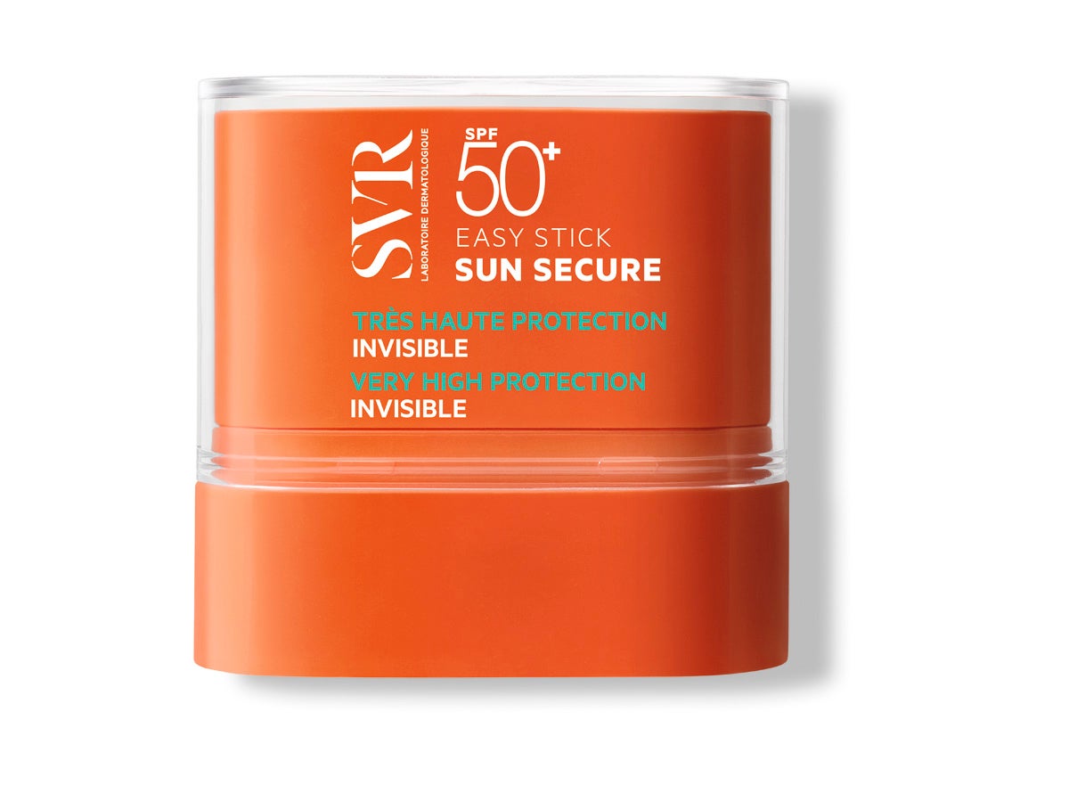 Easy Stick Sun Secure SPF 50+ de SVR. El laboratorio SVR también apuesta
				por usar filtros respetuosos con el océano en su gama de cremas
				solares Sun Secure. SVR ha reformulado esta gama con filtros que
				alcanzan el 60% de biodegradación en 5 días. La barra mineral SPF
				50+ de SVR (14,90 €) ofrece una alta protección invisible. Se puede
				usar en cara y cuerpo, y su formato mini facilita que se lleva
				siempre encima para reaplicar. Además, como toda la gama esta crema
				solar respeta el medio marino, superando las pruebas de ecotoxicida
				en algas e invertebrados acuáticos.