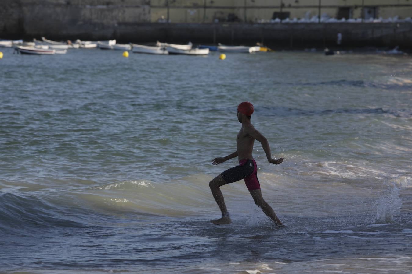 Fotos: XXXI Travesía Internacional a nado Ciudad de Cádiz