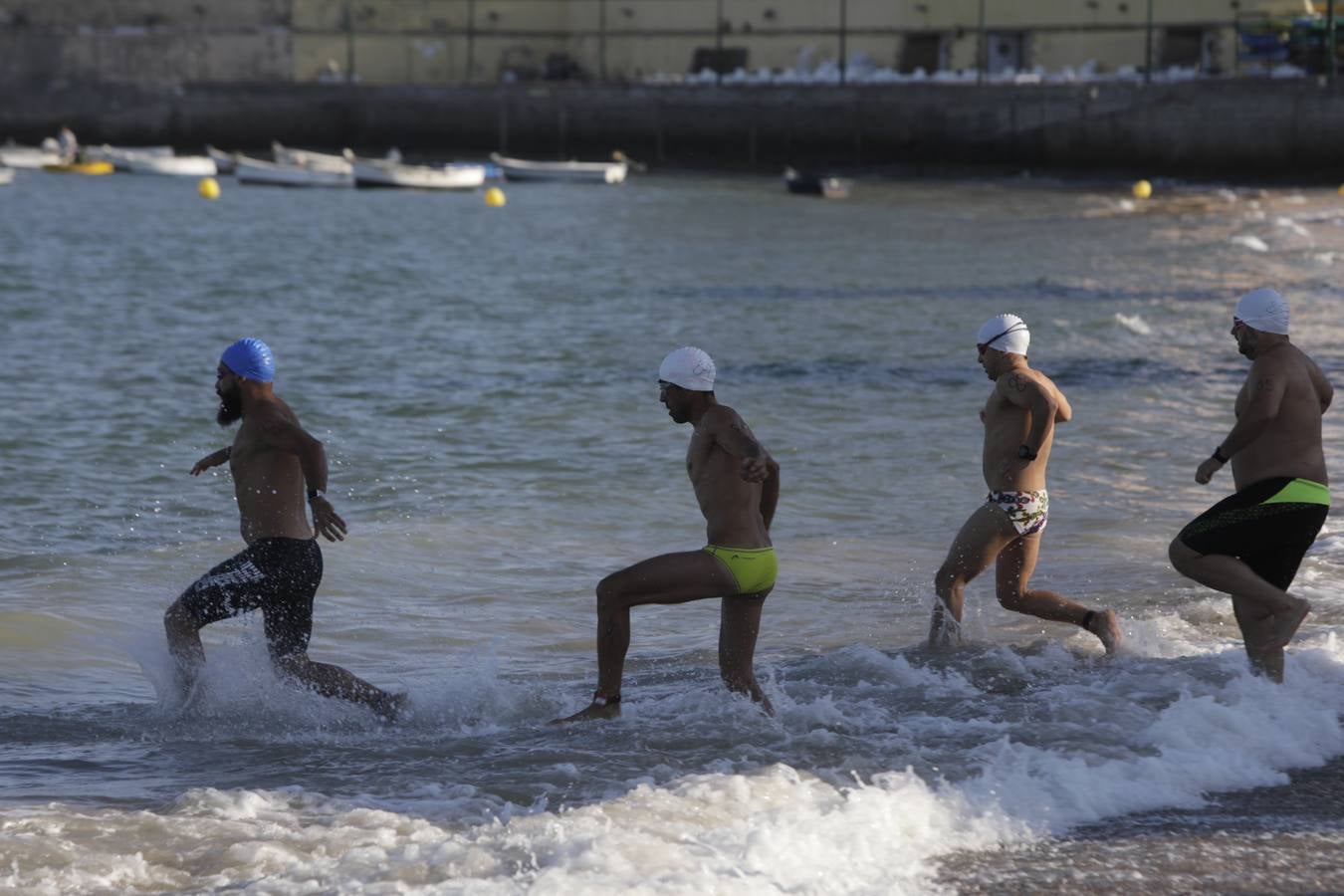 Fotos: XXXI Travesía Internacional a nado Ciudad de Cádiz