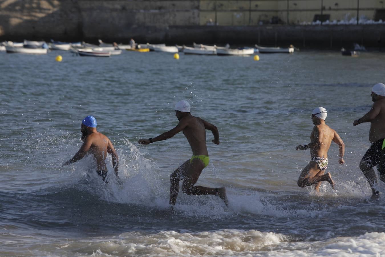 Fotos: XXXI Travesía Internacional a nado Ciudad de Cádiz